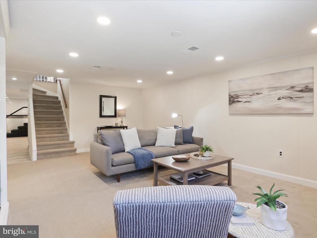 4937 RED FOX DRIVE
