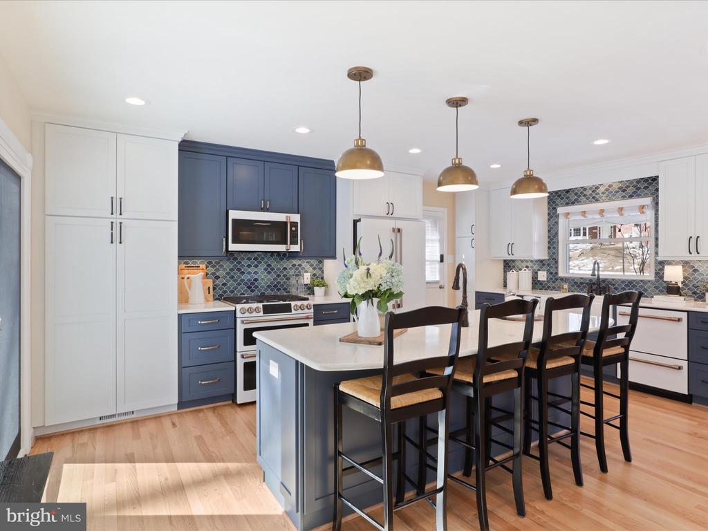 4937 RED FOX DRIVE