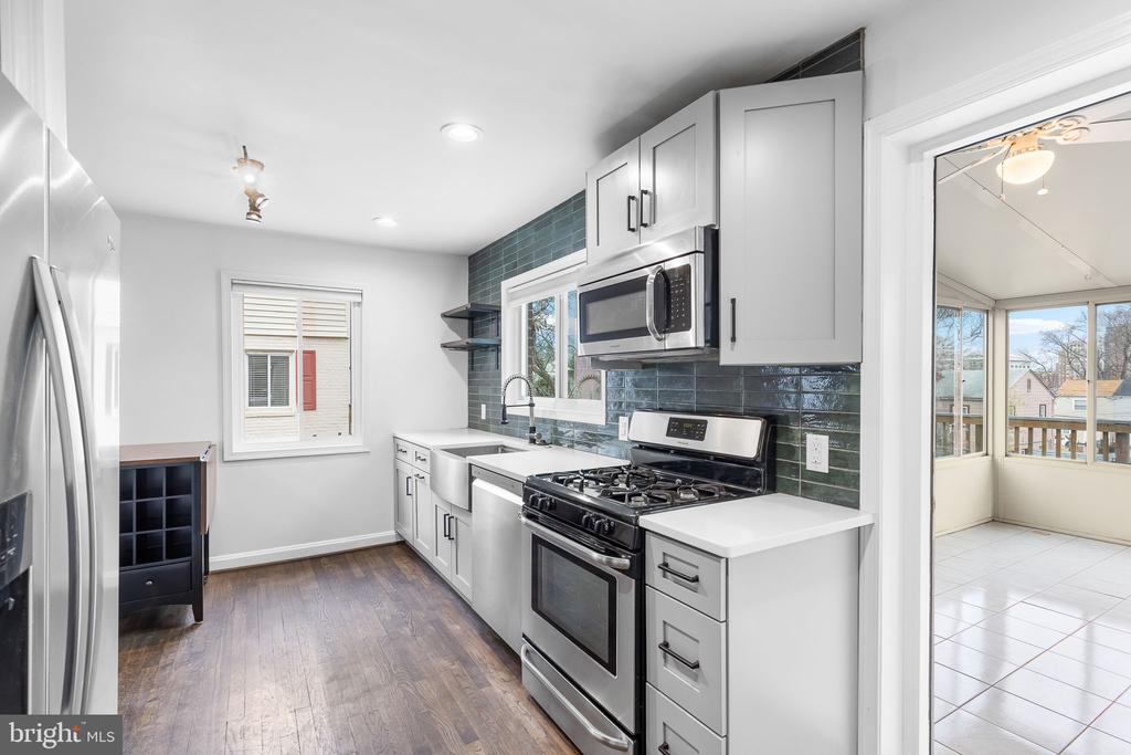 2318 RIVERVIEW TERRACE
