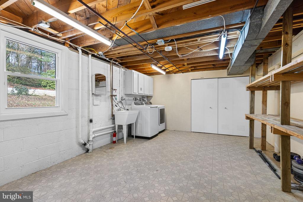 5814 LA VISTA DRIVE