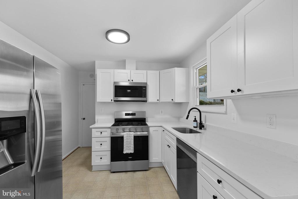 5814 LA VISTA DRIVE
