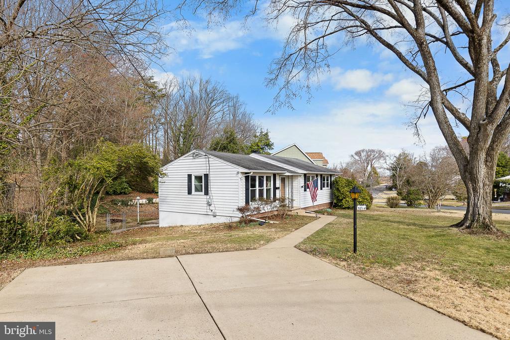 5814 LA VISTA DRIVE