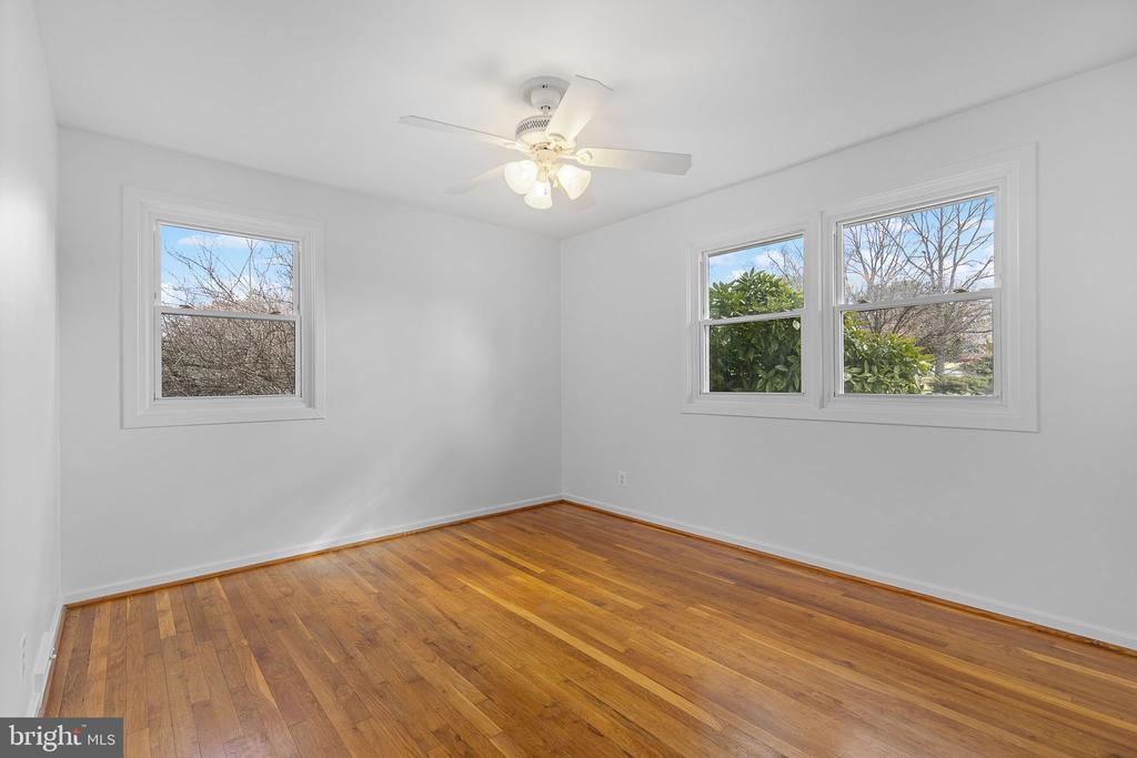 5814 LA VISTA DRIVE