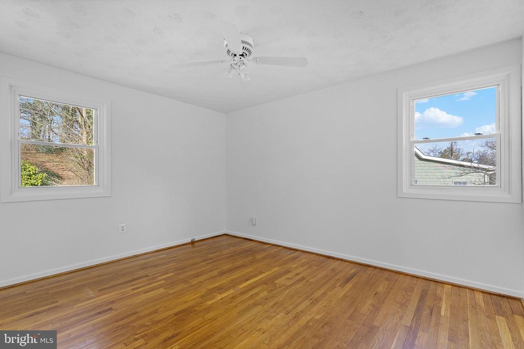 5814 LA VISTA DRIVE
