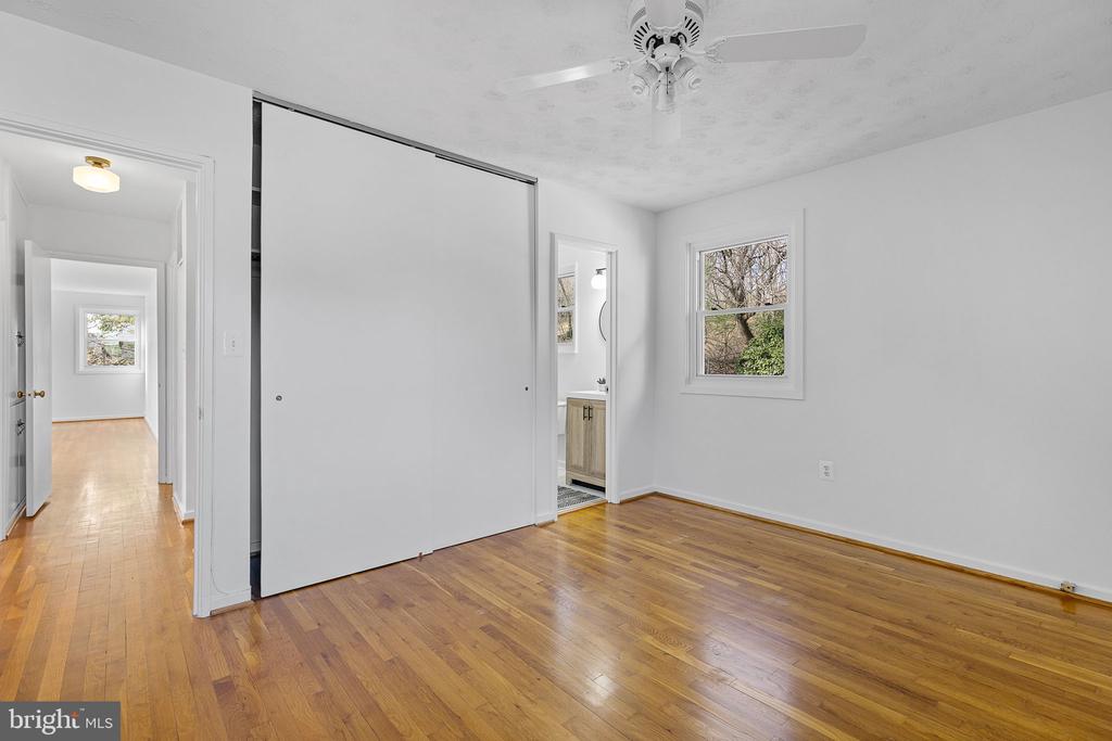 5814 LA VISTA DRIVE