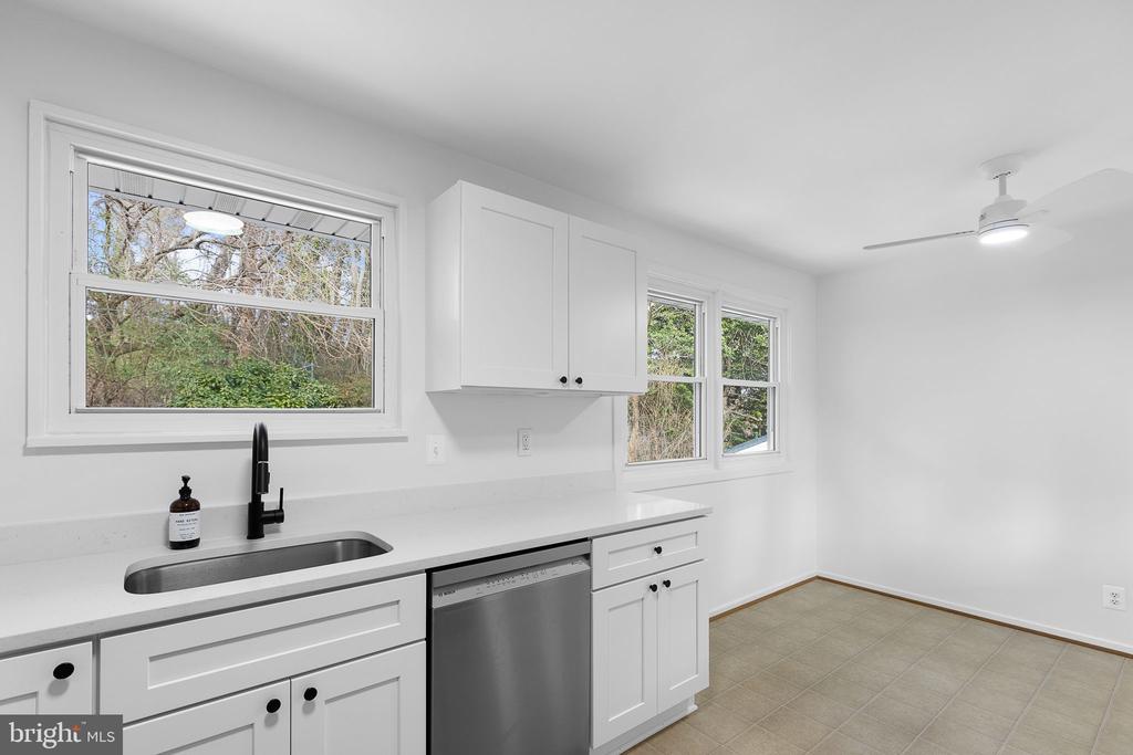 5814 LA VISTA DRIVE