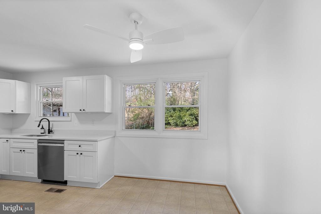 5814 LA VISTA DRIVE