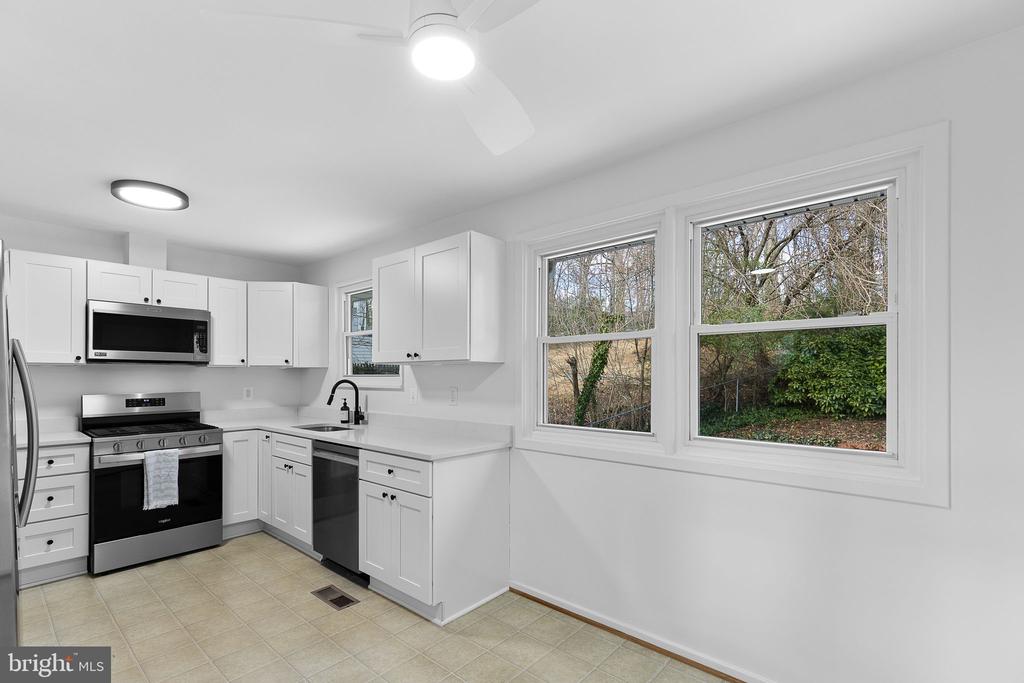 5814 LA VISTA DRIVE