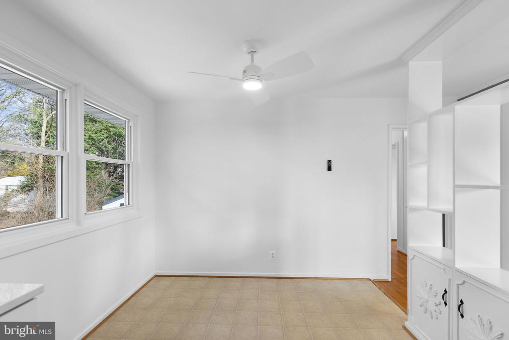 5814 LA VISTA DRIVE
