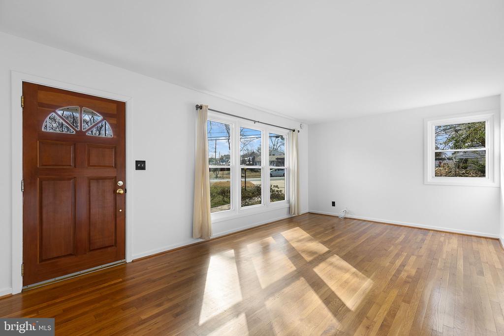 5814 LA VISTA DRIVE