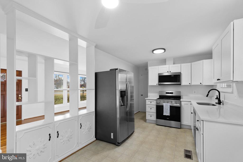 5814 LA VISTA DRIVE