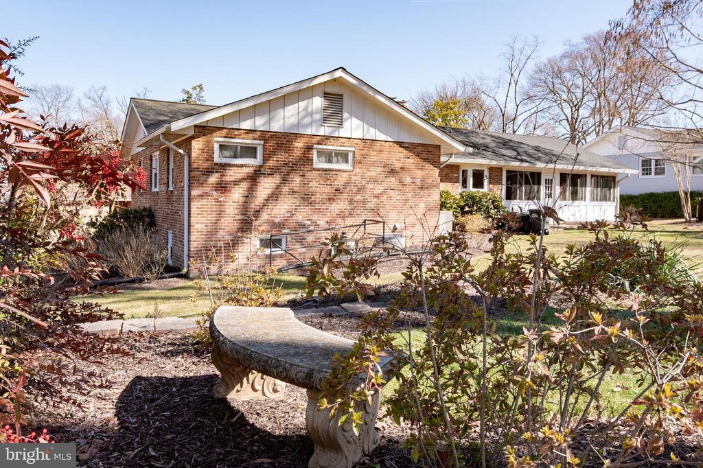 6910 ANDOVER DRIVE