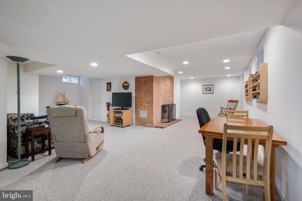 6910 ANDOVER DRIVE
