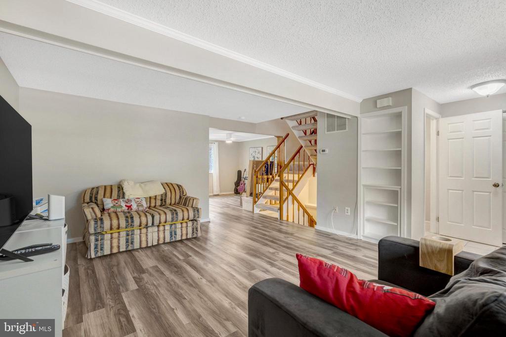 9800 TARA COURT