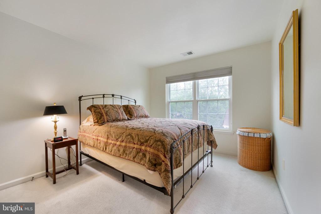 5422 CASTLE BAR LANE