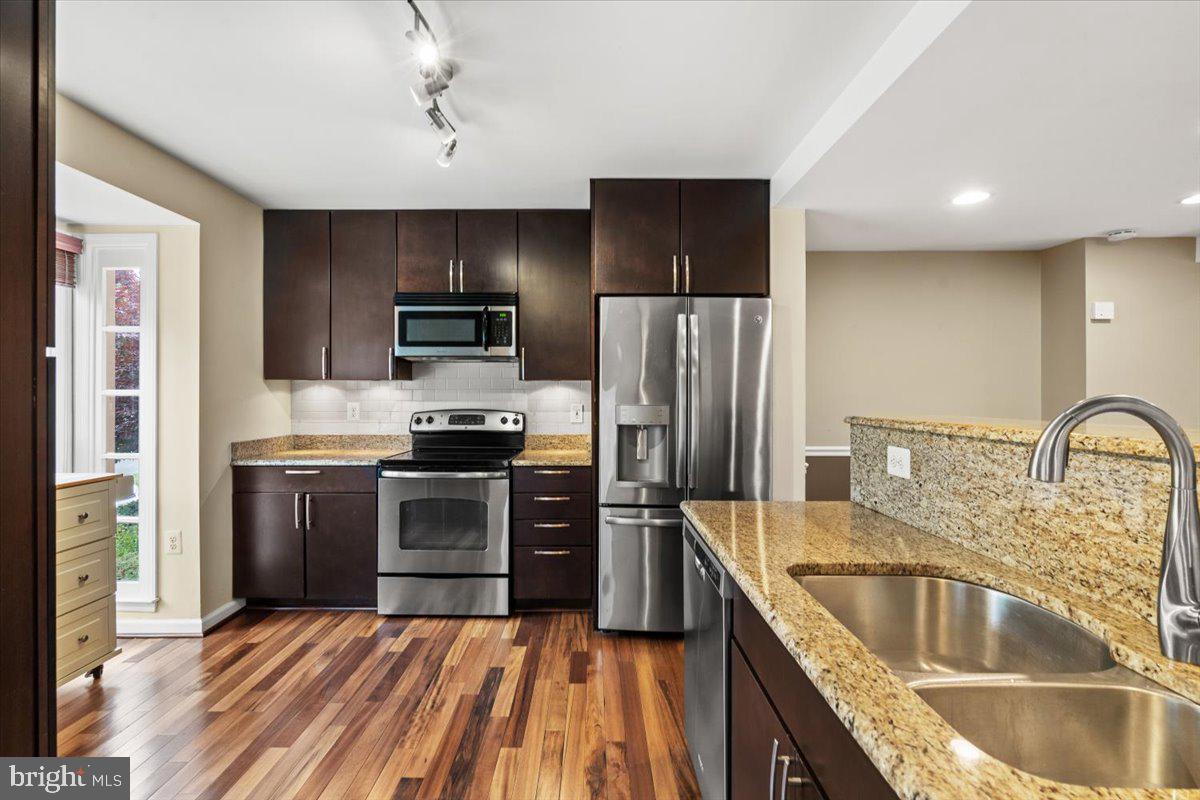 6562 SAND WEDGE COURT