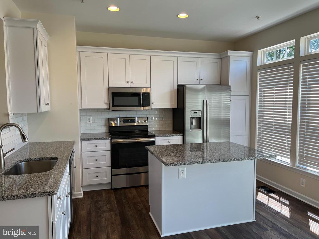 3539 ELLERY CIRCLE
