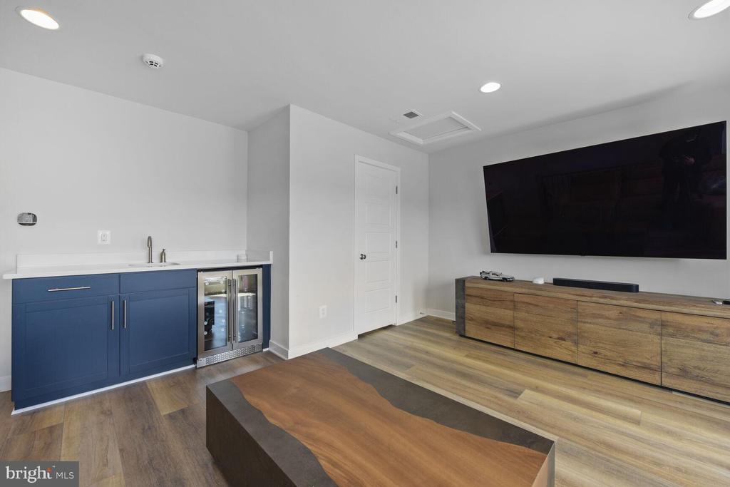 6233 ALMERICO PLACE