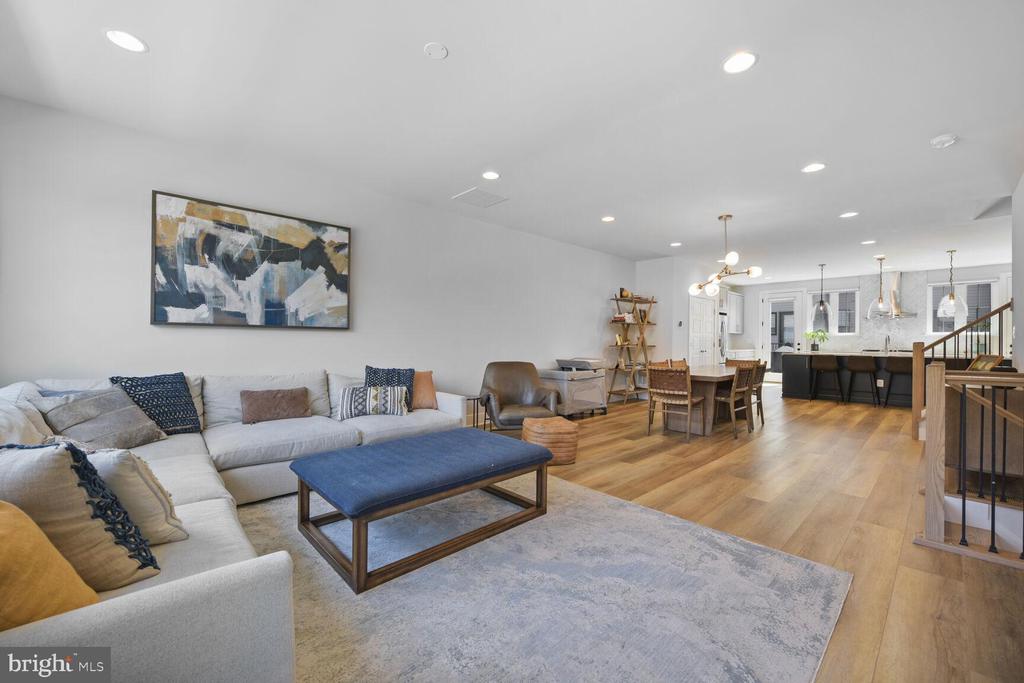 6233 ALMERICO PLACE