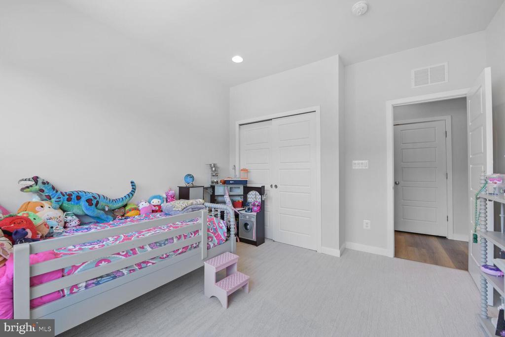 6233 ALMERICO PLACE