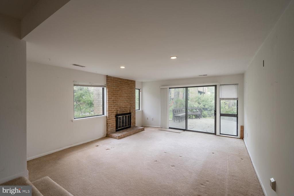 2029 LAKEBREEZE WAY