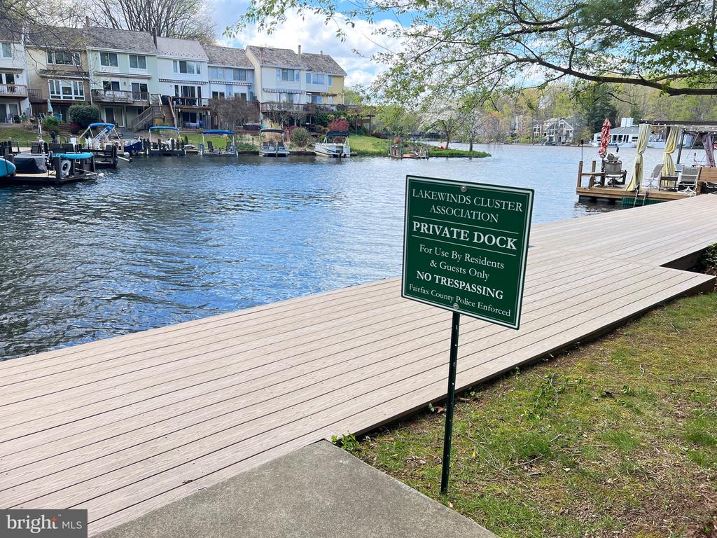2029 LAKEBREEZE WAY