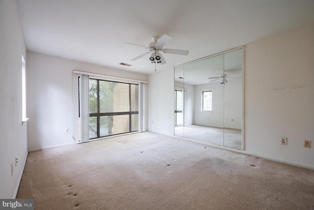 2029 LAKEBREEZE WAY