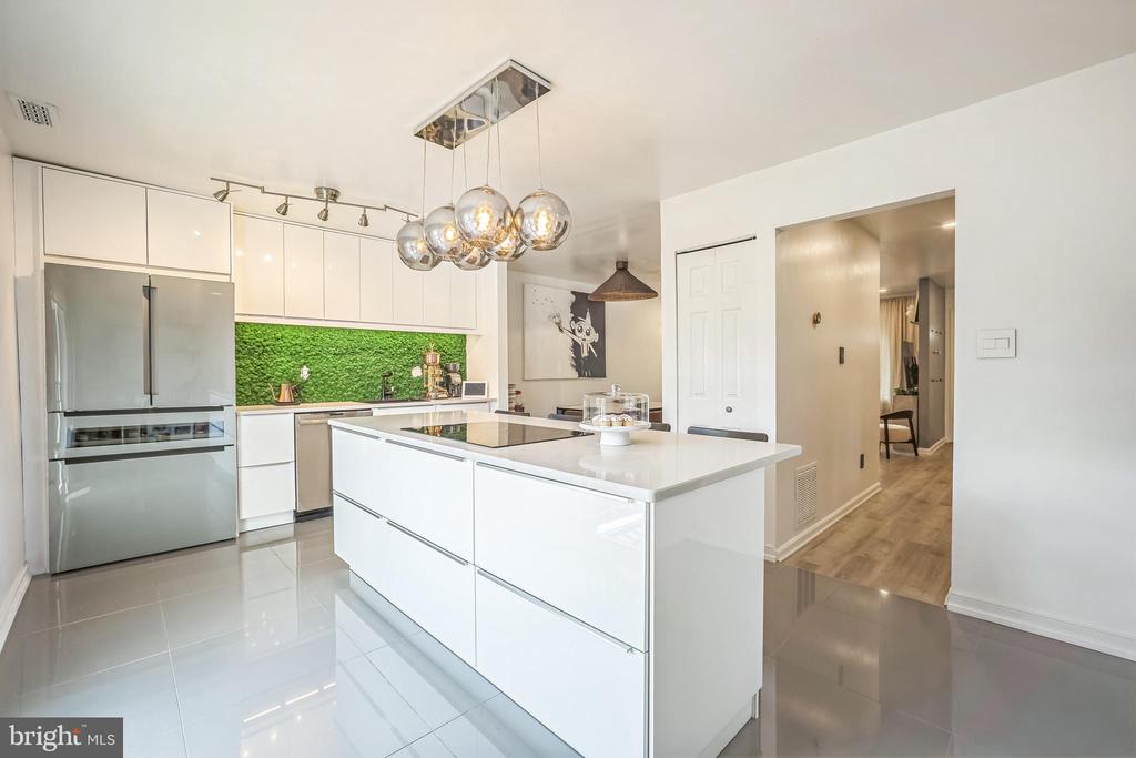 4113 PLACID LAKE COURT