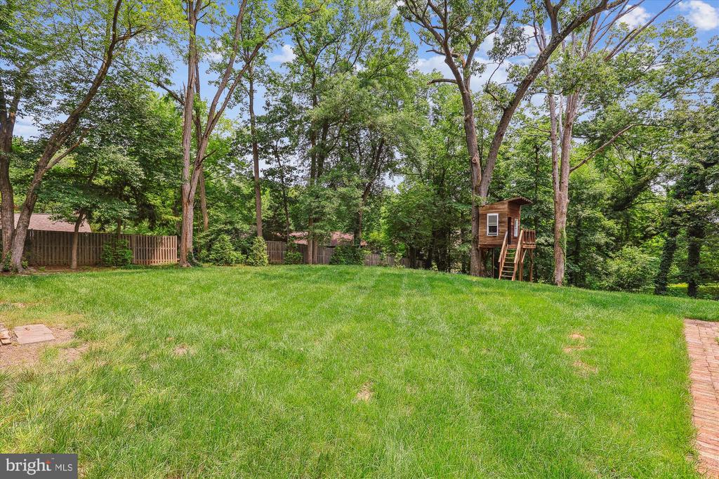 3908 WOODLEY DRIVE