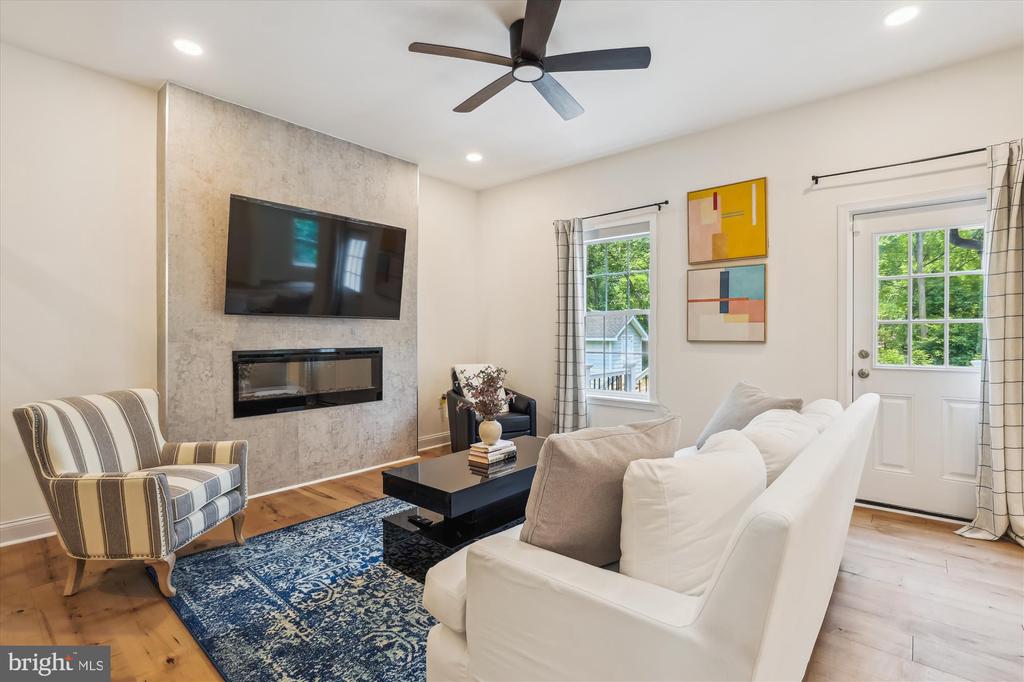 3908 WOODLEY DRIVE