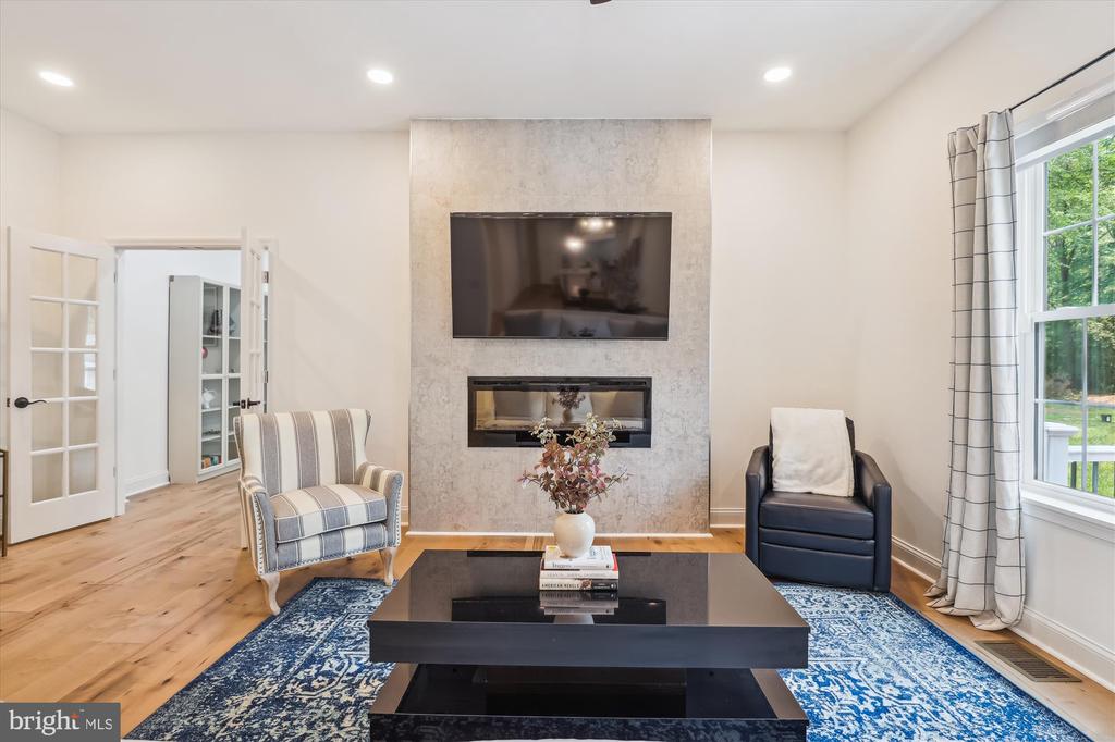 3908 WOODLEY DRIVE