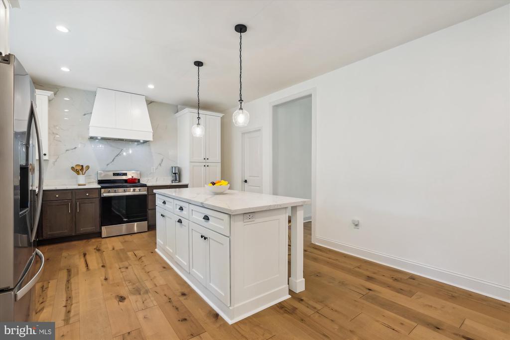 3908 WOODLEY DRIVE