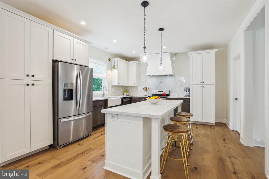 3908 WOODLEY DRIVE