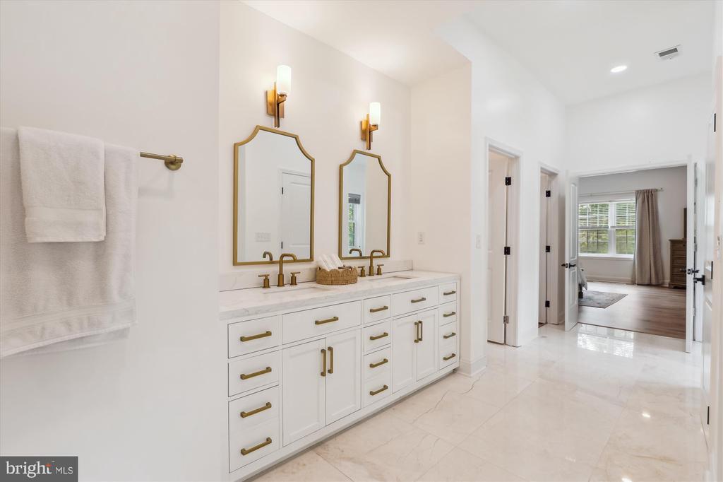3908 WOODLEY DRIVE