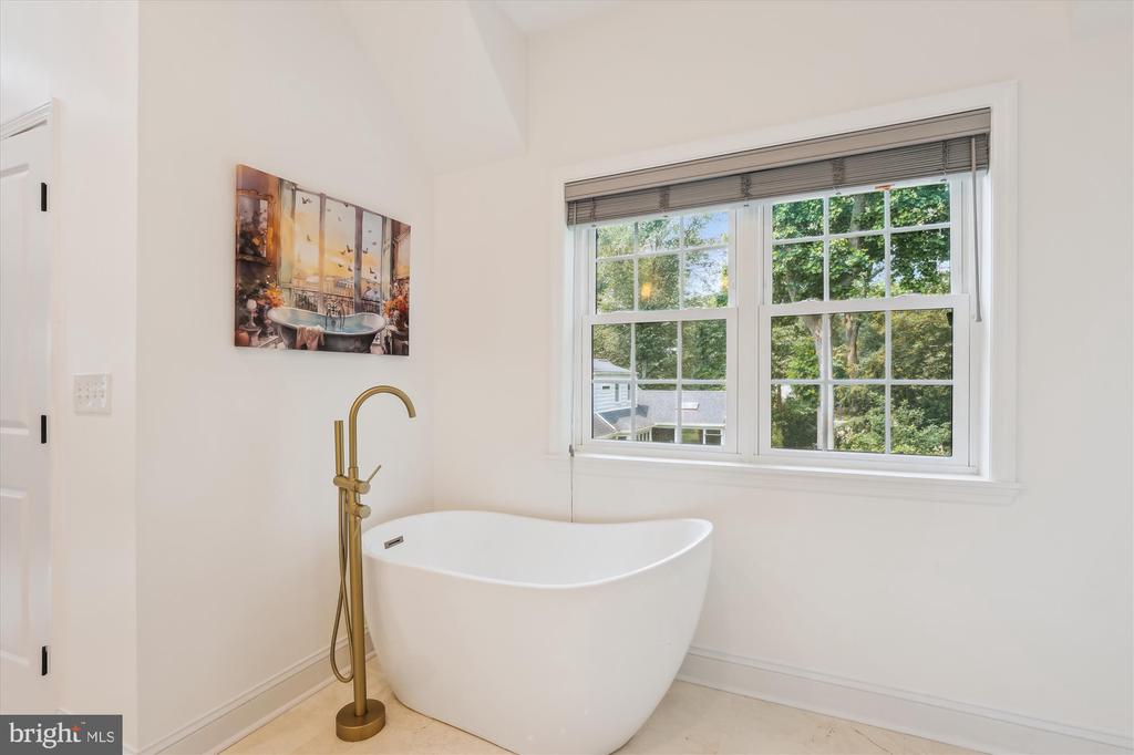 3908 WOODLEY DRIVE