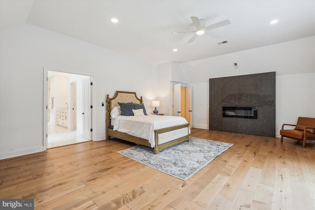 3908 WOODLEY DRIVE