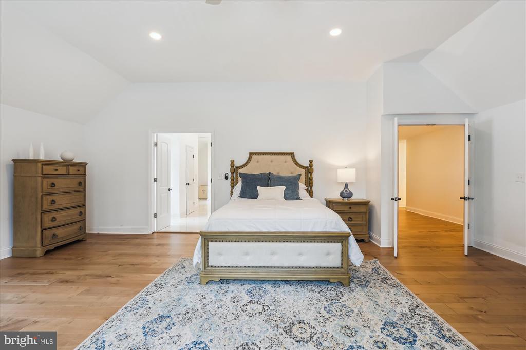 3908 WOODLEY DRIVE