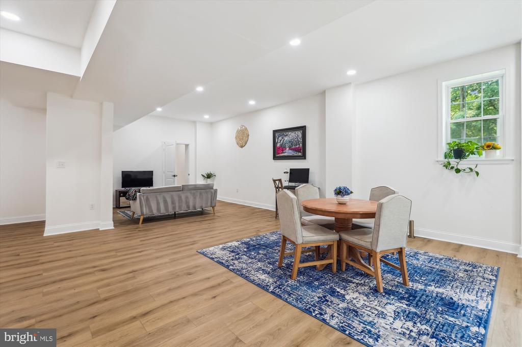 3908 WOODLEY DRIVE