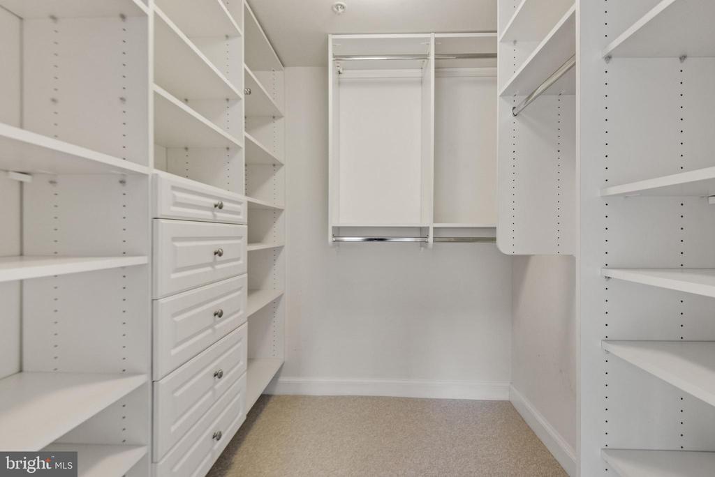 2451 MIDTOWN AVENUE 516