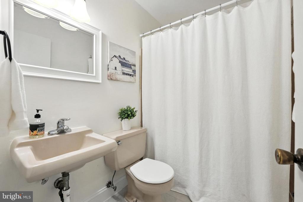 5105 LINETTE LANE