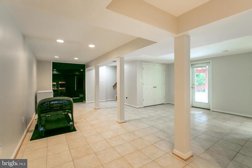 5722 LARPIN LANE