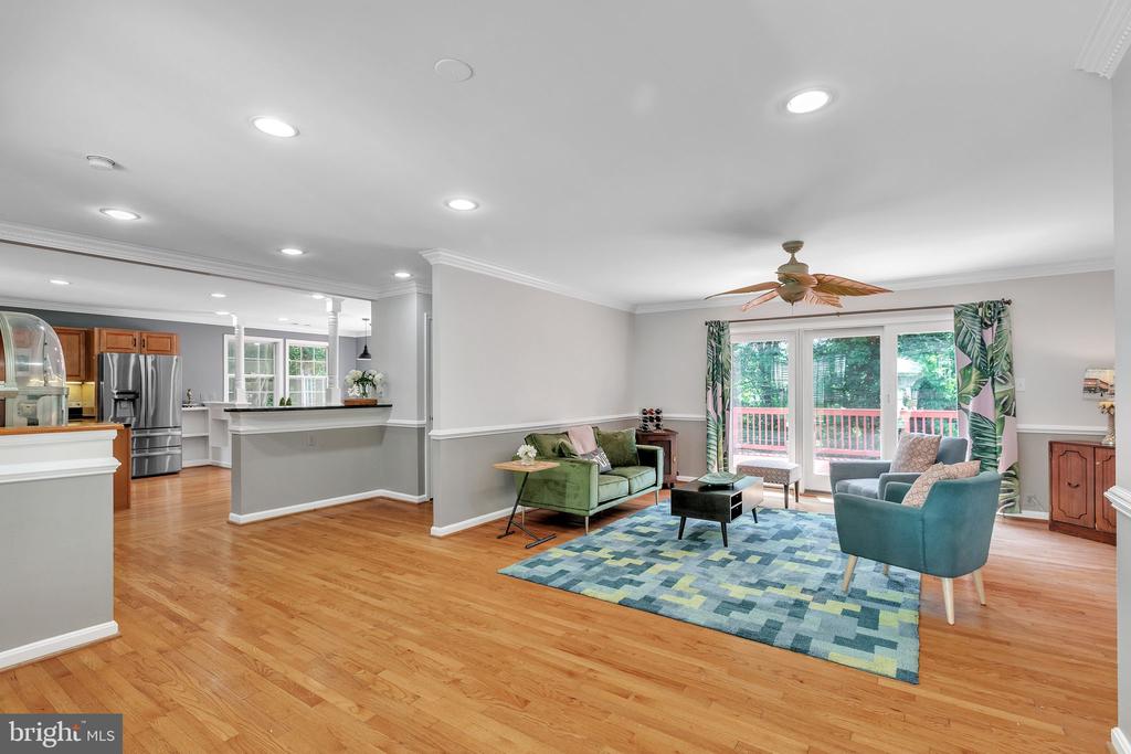 5722 LARPIN LANE