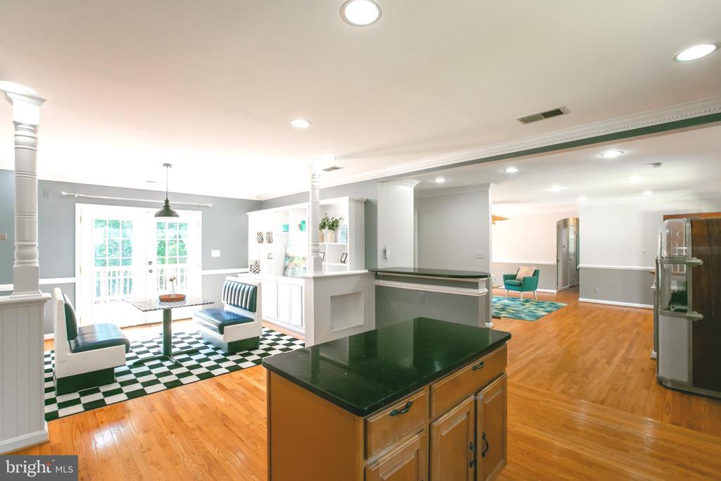 5722 LARPIN LANE