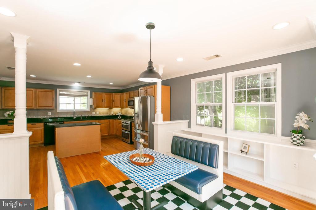 5722 LARPIN LANE