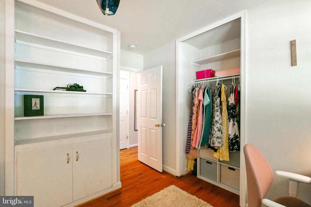 5722 LARPIN LANE