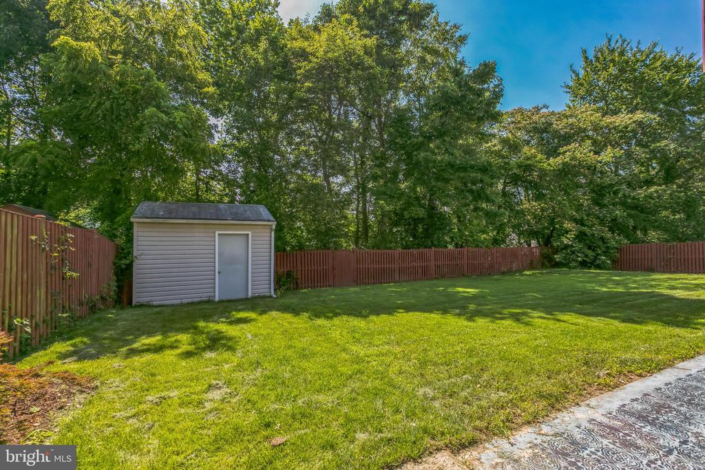 5722 LARPIN LANE