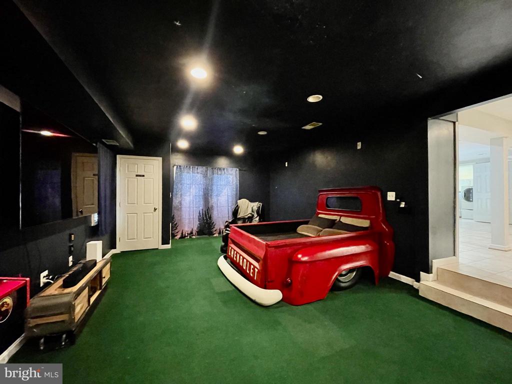 5722 LARPIN LANE