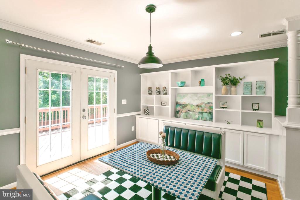 5722 LARPIN LANE