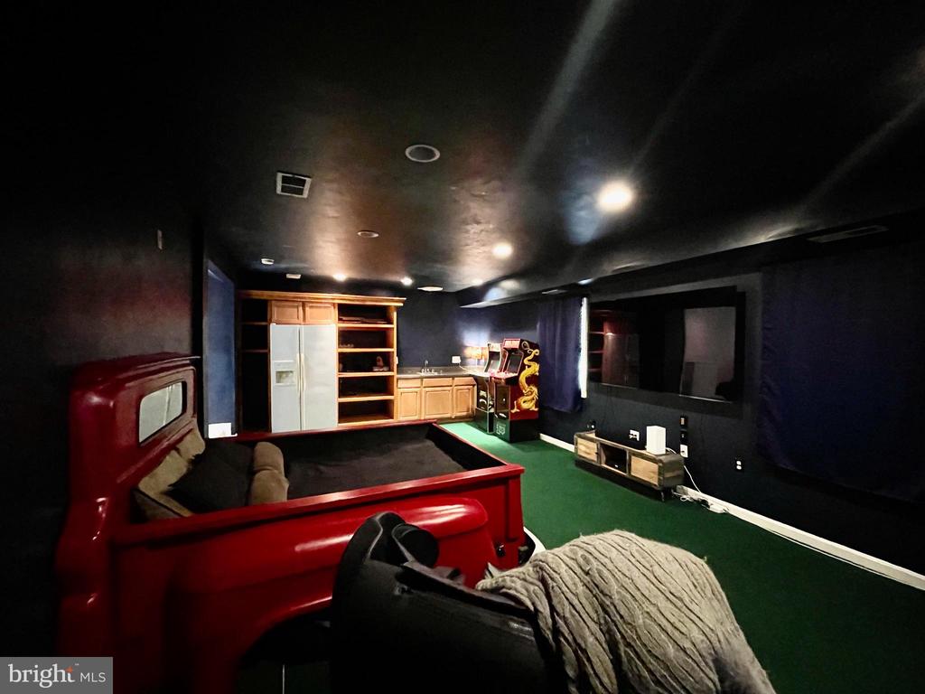 5722 LARPIN LANE