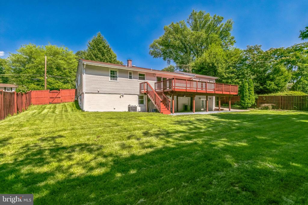5722 LARPIN LANE